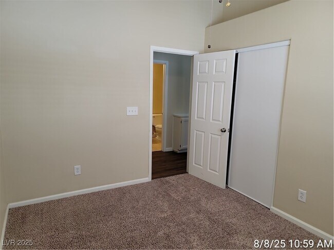 Building Photo - 1304 Silver Sierra St