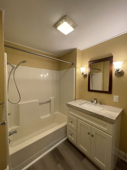 Bathroom - 419 W Gray St