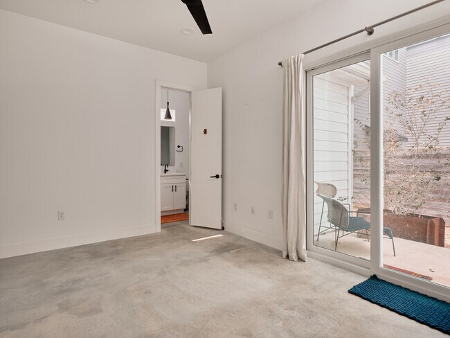 Building Photo - 910 Gullett St