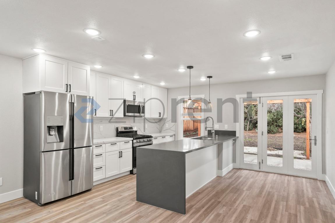 Building Photo - 42740 Jefferson St