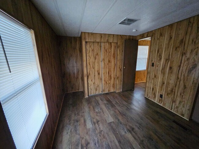 Building Photo - Newly Renovated 2 Bedroom Mobile in Bullhead City