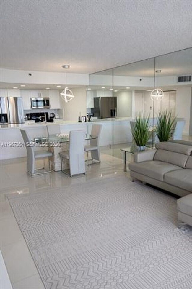 Building Photo - 1717 N Bayshore Dr