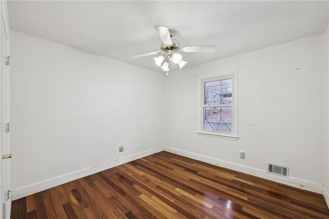 Building Photo - 182 Oak Forest Dr