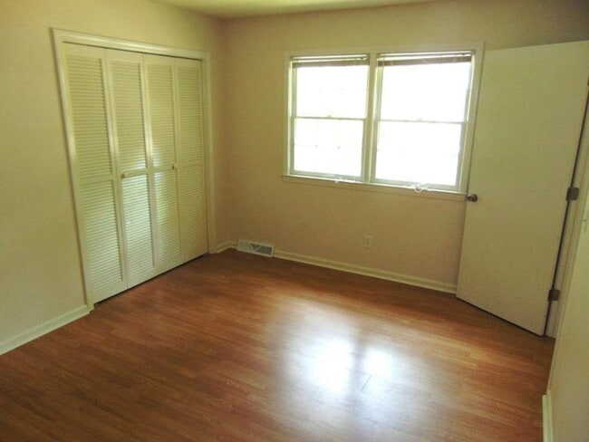 Building Photo - Great Duplex
