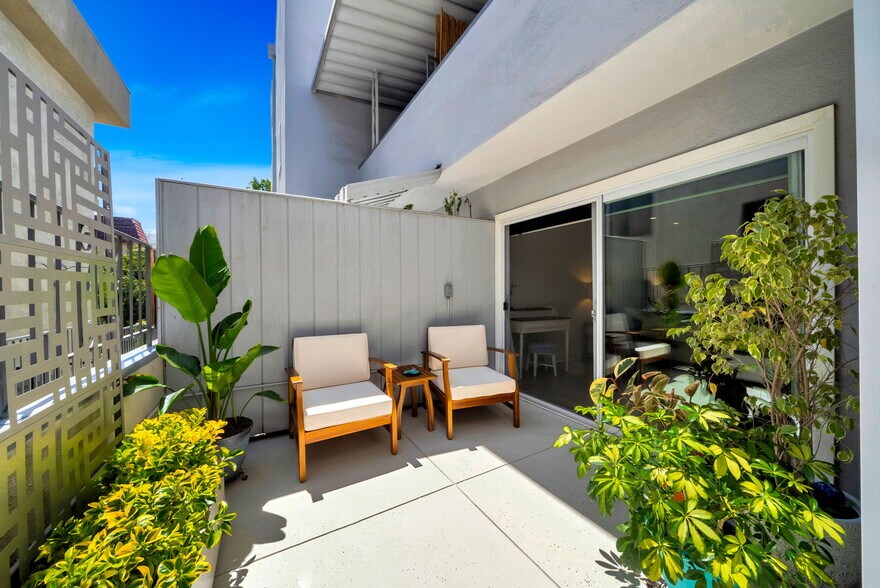 Building Photo - 7259 Hillside Ave