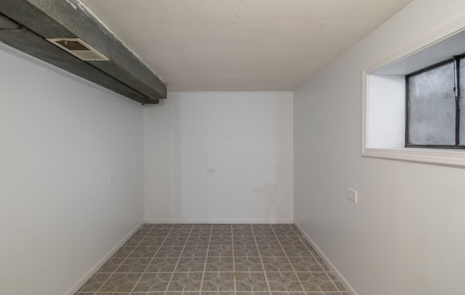 Building Photo - 243 Custer Ave