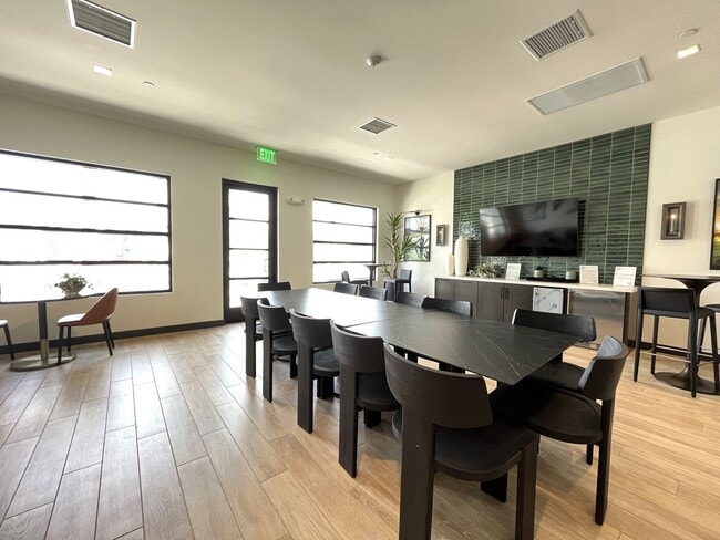 Building Photo - 16782 Tulip Tree St