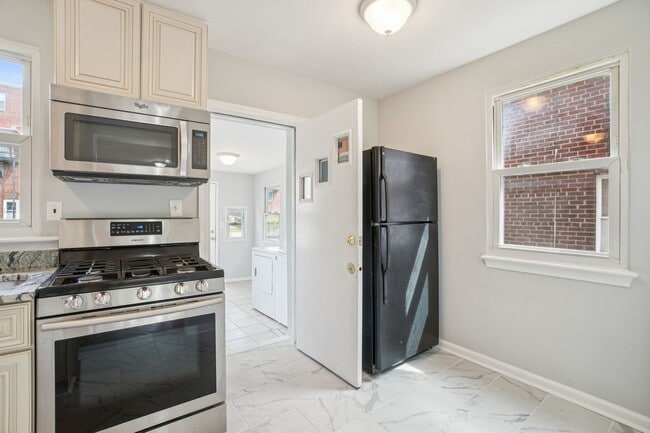 Building Photo - Semi Detached Home in Riggs Park!