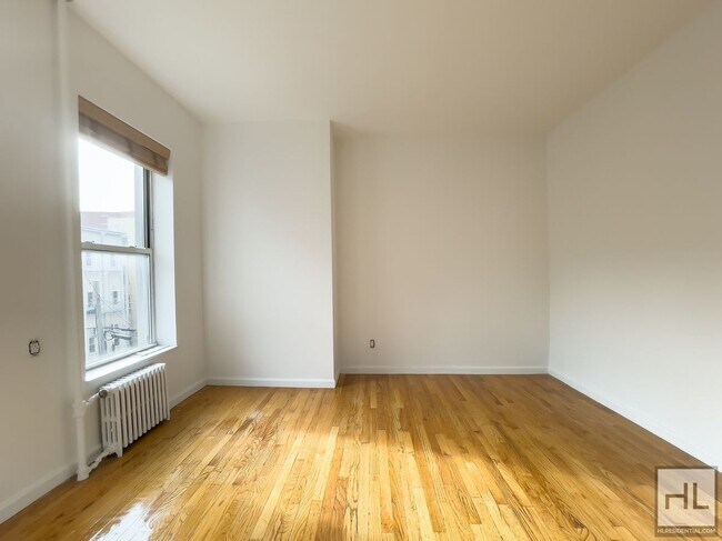 Building Photo - DIAMOND STREET / Greenpoint Studio / Amazi...