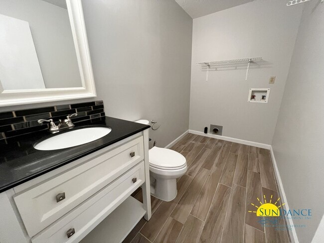 Building Photo - Move-in ready 2 Story Townhouse in Crestview!