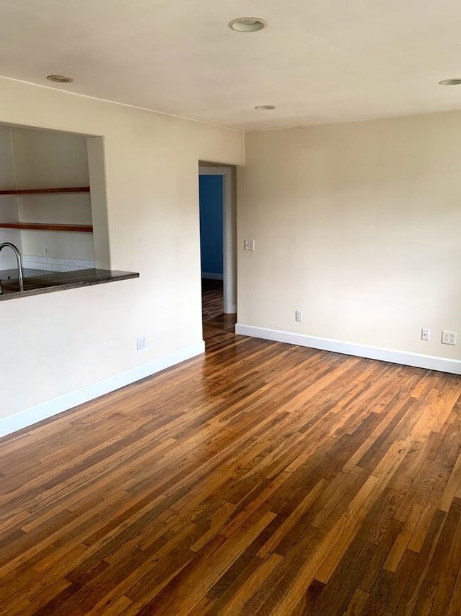 Building Photo - Montavilla 2bd remodeled bungalow. Large k...
