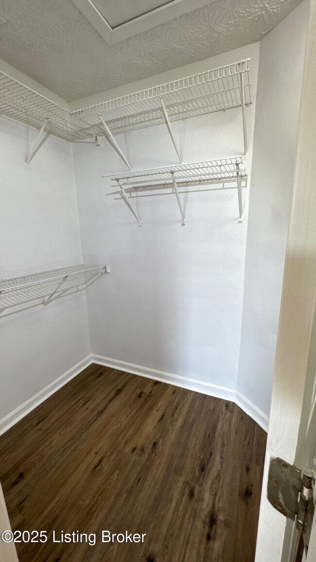 Building Photo - 3905 Handley Ave