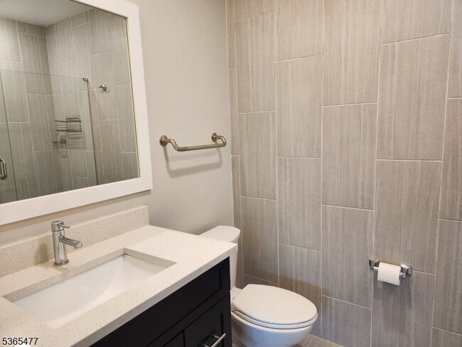Building Photo - 59 Willet St