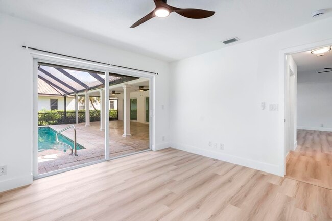 Building Photo - 10129 Canoe Brook Cir