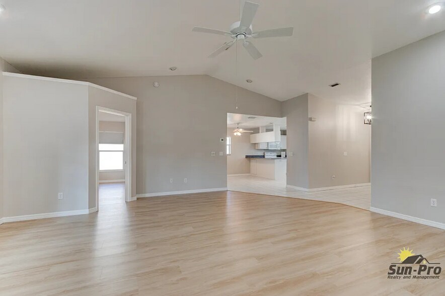 Building Photo - 124 New Hampshire St