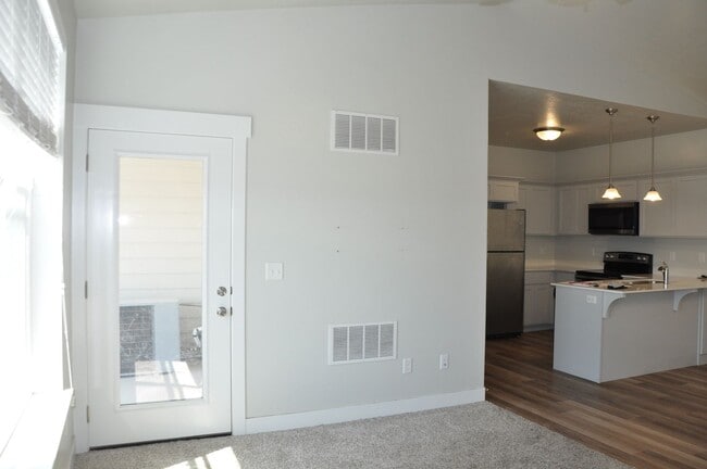 Building Photo - 3 bedroom, 2 bathroom house located in the desirable area of Saratoga Springs/ Lehi, UT