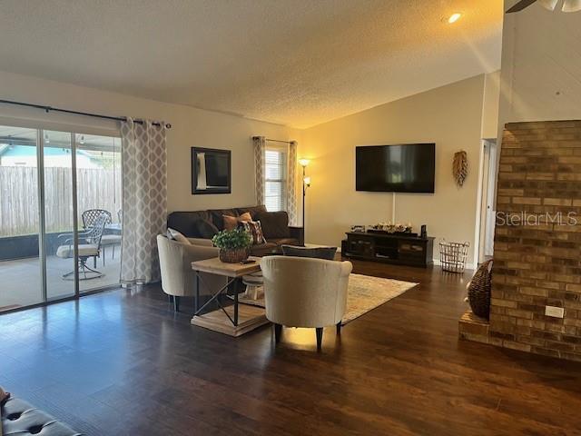 Building Photo - 724 Fortuna Dr