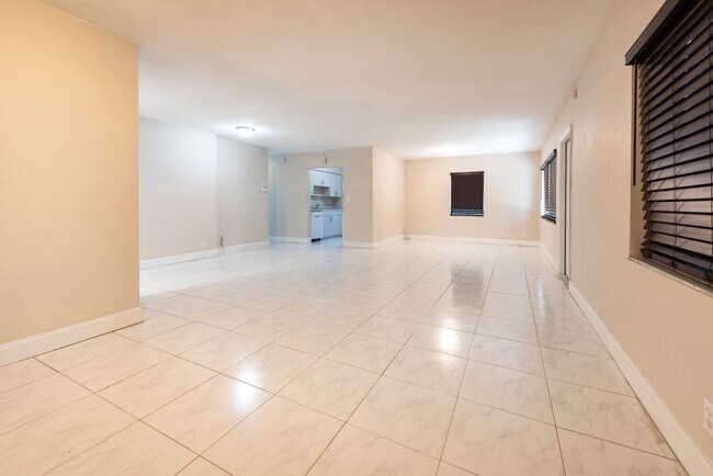 Building Photo - Large home with spacious patio and washer ...