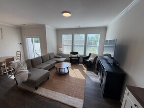 Building Photo - Room in Townhome on Chicory Trce