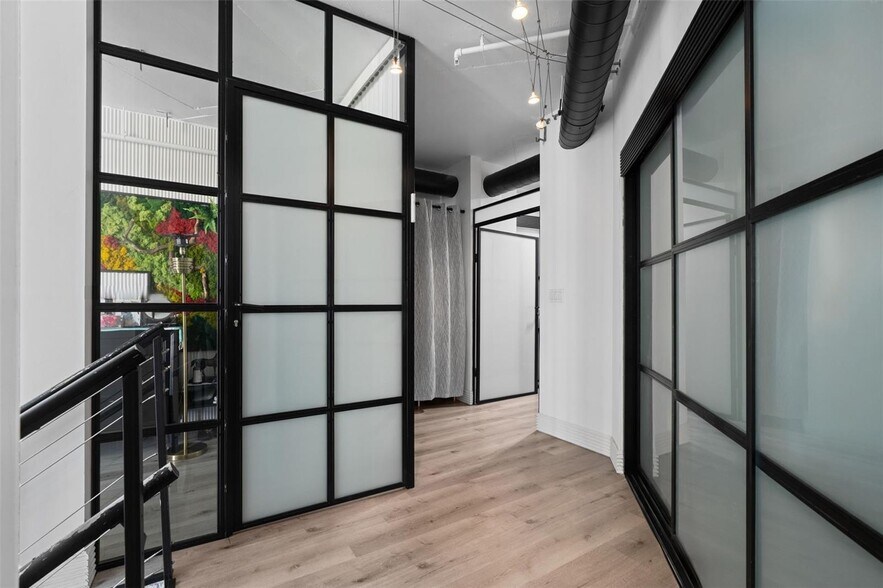 Building Photo - 690 SW 1st Ct