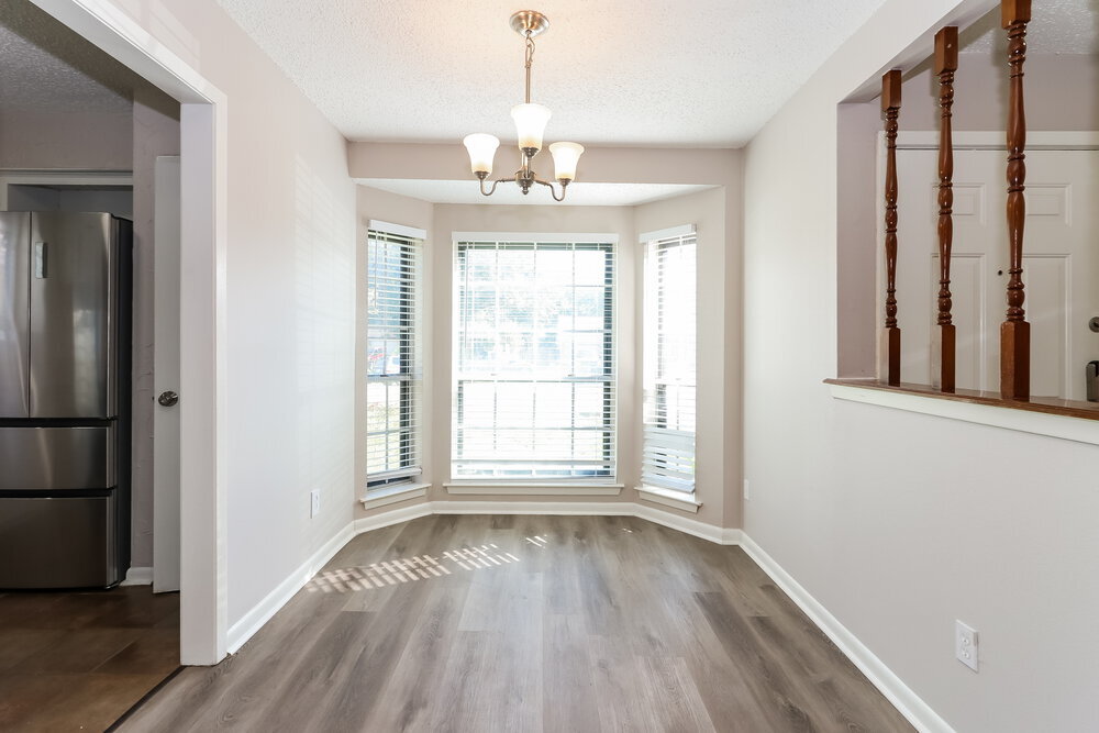 Building Photo - 2118 Maple Cir