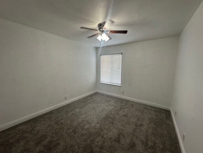 Building Photo - 2 Bed, 1 Bath Apartment in Reno