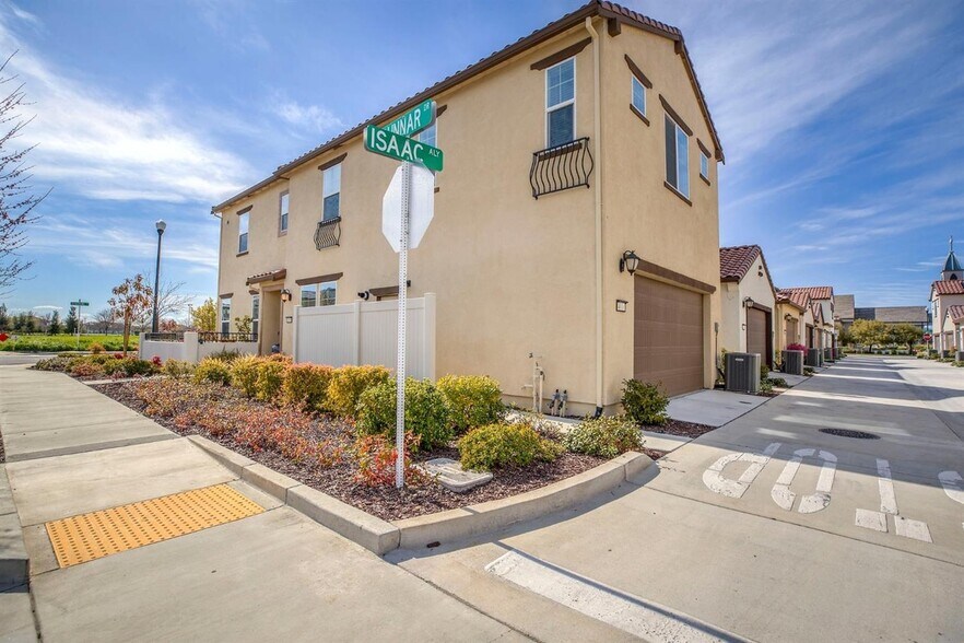 Building Photo - 4008 Gunnar Dr