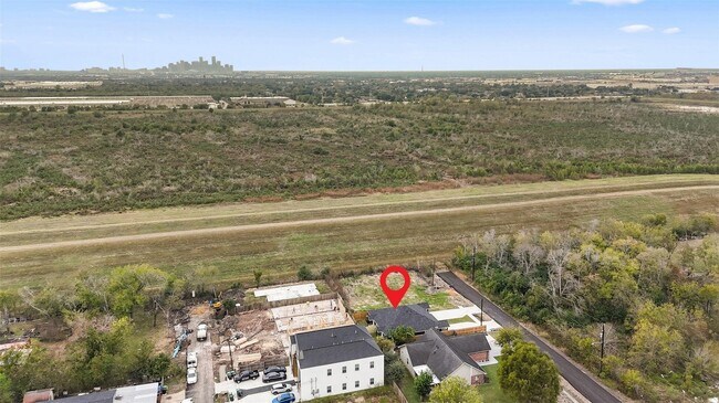 Building Photo - 9716 Fillmore St