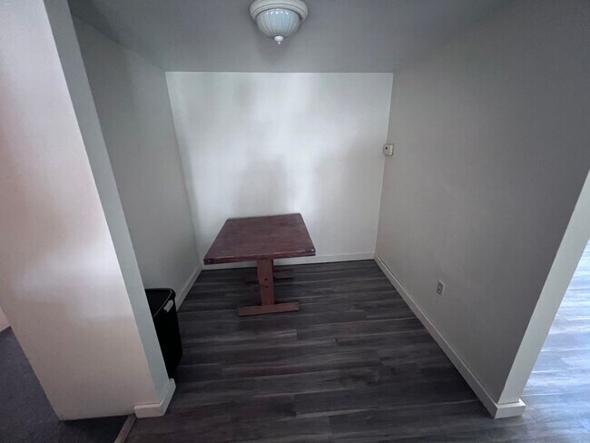 down eating area - 7 S Main St