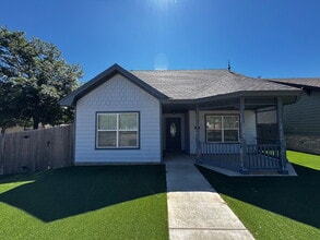 Building Photo - Beautiful Home Located Near Texas Tech Cam...