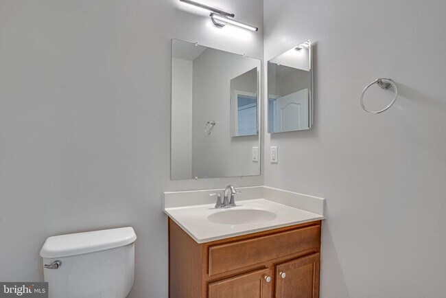 Building Photo - 2895 Sedgemore Pl