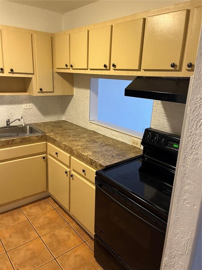 Building Photo - 10525 SW 112th Ave