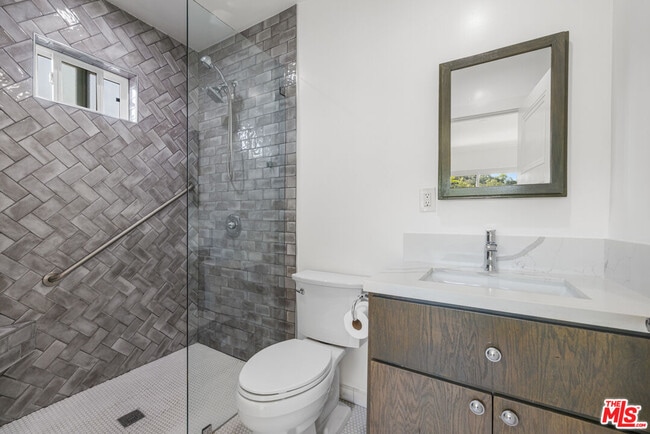 Building Photo - 238 Thorne St