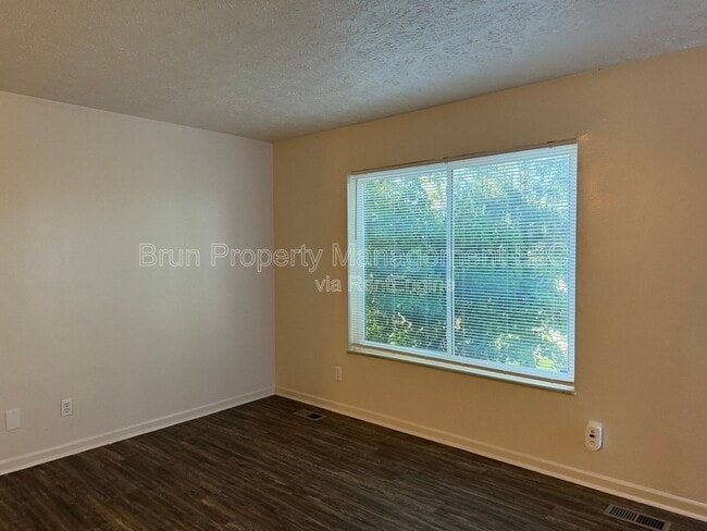 Building Photo - 1204 Glade Hill Dr