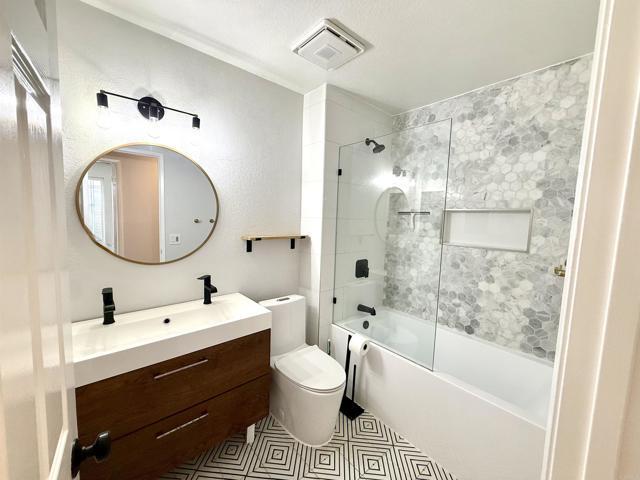 Building Photo - 24399 Oakridge Cir