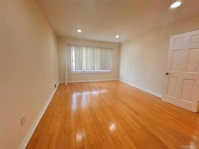 Building Photo - 15-83 208th Place Unit