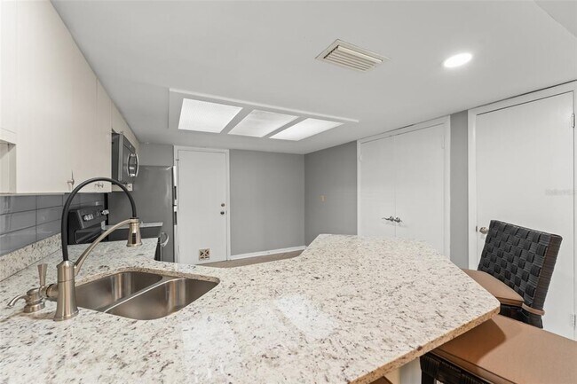 Building Photo - 6021 Windhover Dr