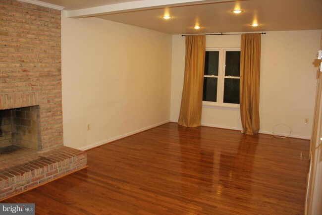 Building Photo - 10173 Yorktown Way