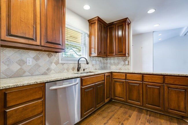 Building Photo - COMING APRIL 2026!!! Stunning Country Club Townhome!!