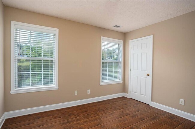 Building Photo - 1098 Fountain Lakes Ct