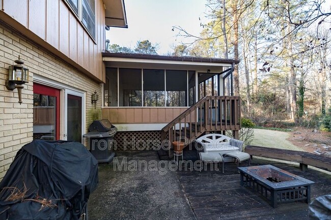 Building Photo - 265 Ponderosa Dr