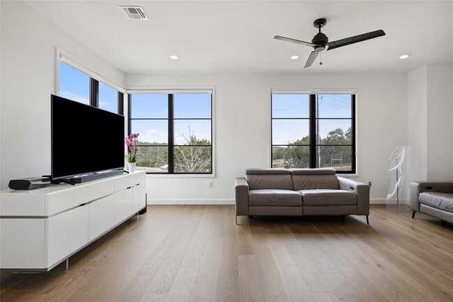 Building Photo - 705 Ariana Ct