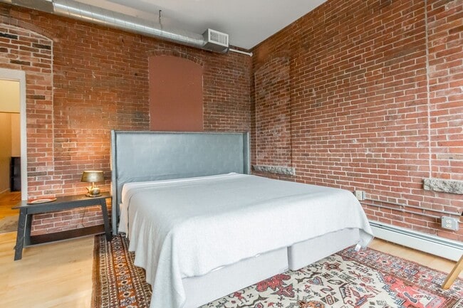 Building Photo - ALL UTILITIES INCLUDED - Furnished Downtown Portland, ME Condo w/ Parking, In-Unit Laundry, Priva...