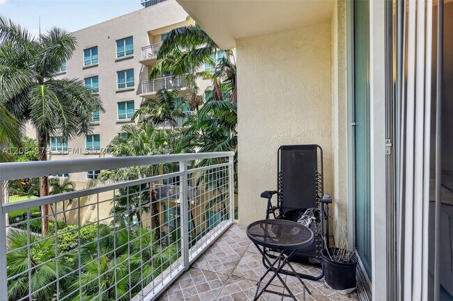 Building Photo - 2000 N Bayshore Dr
