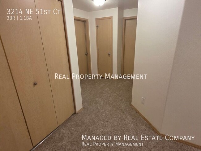 Building Photo - 3214 NE 51st Ct