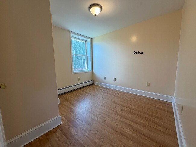 Building Photo - 122 Church St