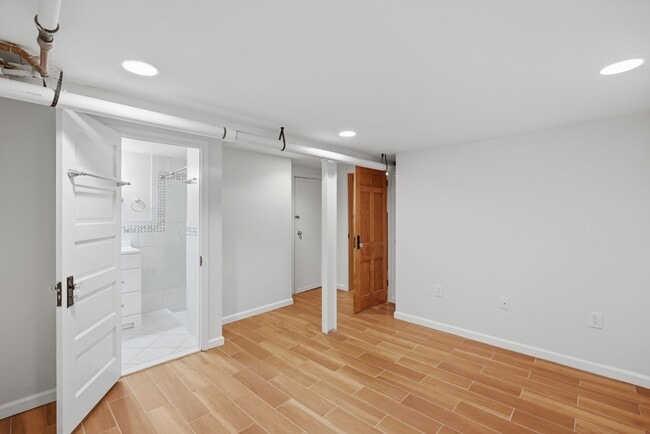 Building Photo - Glover Park Townhome | 4 Bed | 3.5 Bath | 2,500 Sf | Large Front Porch & Fenced-In Backyard w/ Deck