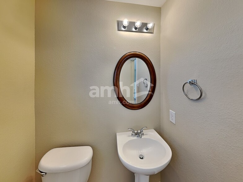 Building Photo - 9227 Mare Country