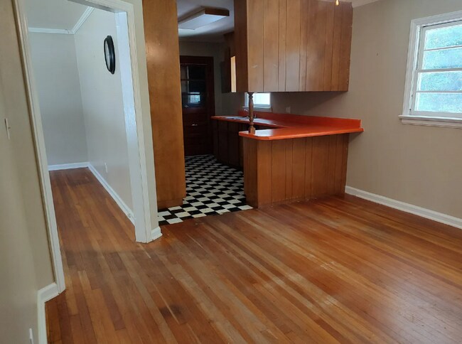 Building Photo - Spacious 4BR and 2Bath Single Story Home
