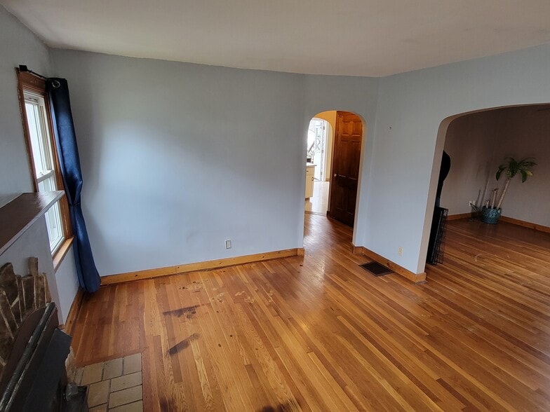 Building Photo - 4317 Duneden Ave